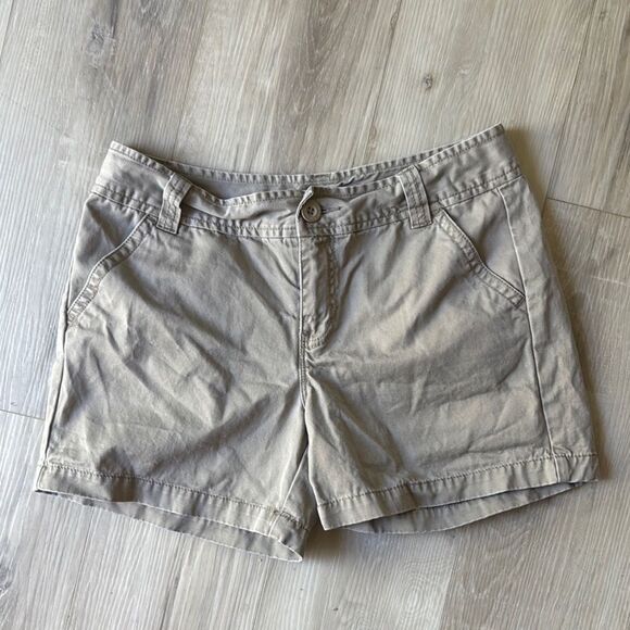 Calvin Klein Khaki Chino Shorts Size 8 - Picture 1 of 4